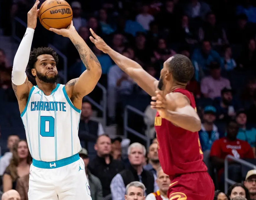 包含黄蜂在主场继续取胜，保持不败的词条