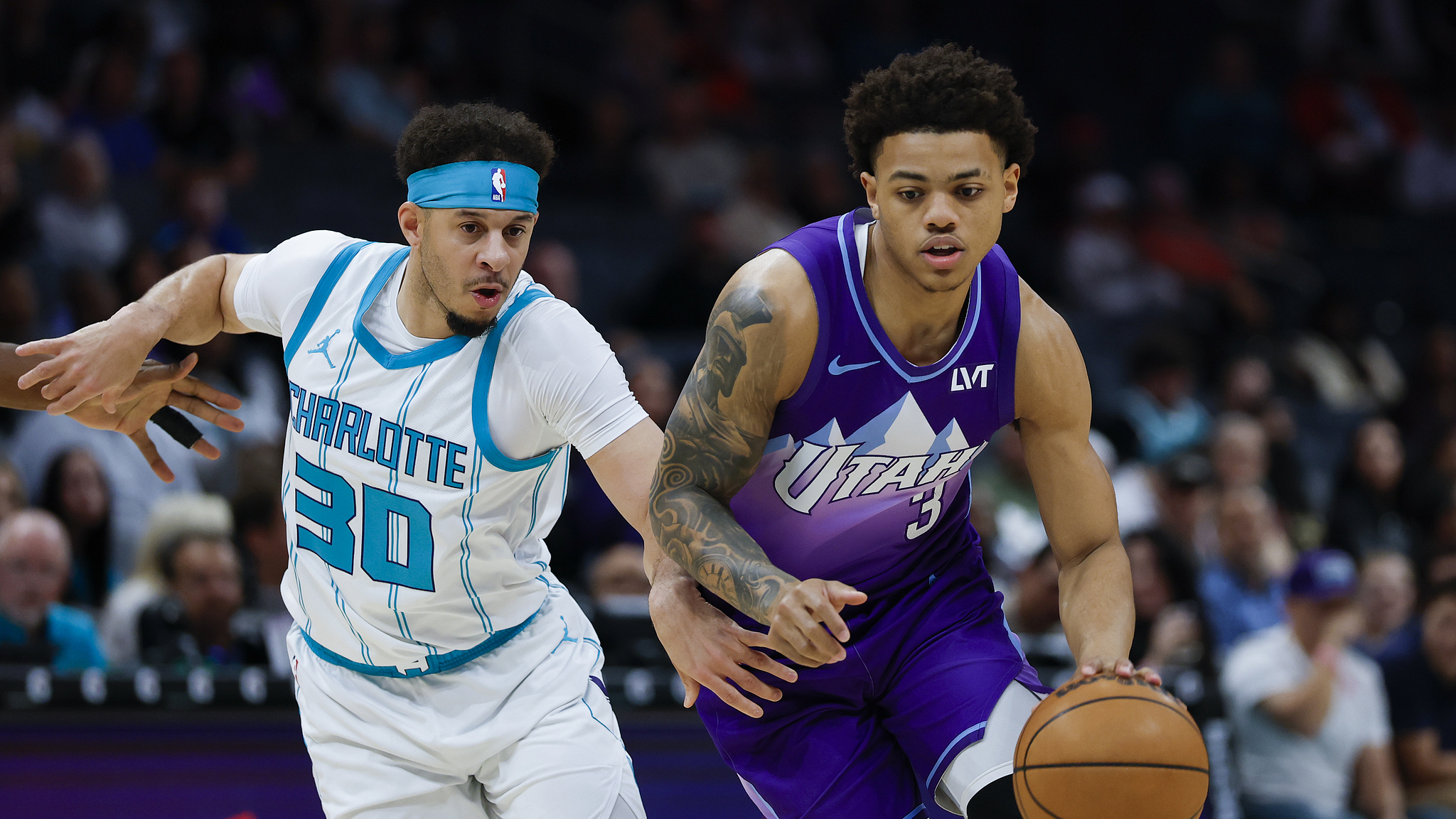 包含黄蜂在主场继续取胜，保持不败的词条