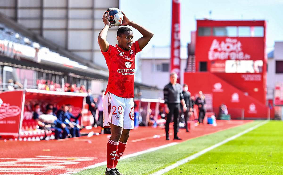 球队状态低迷，主帅振奋士气备战紧急调整的简单介绍