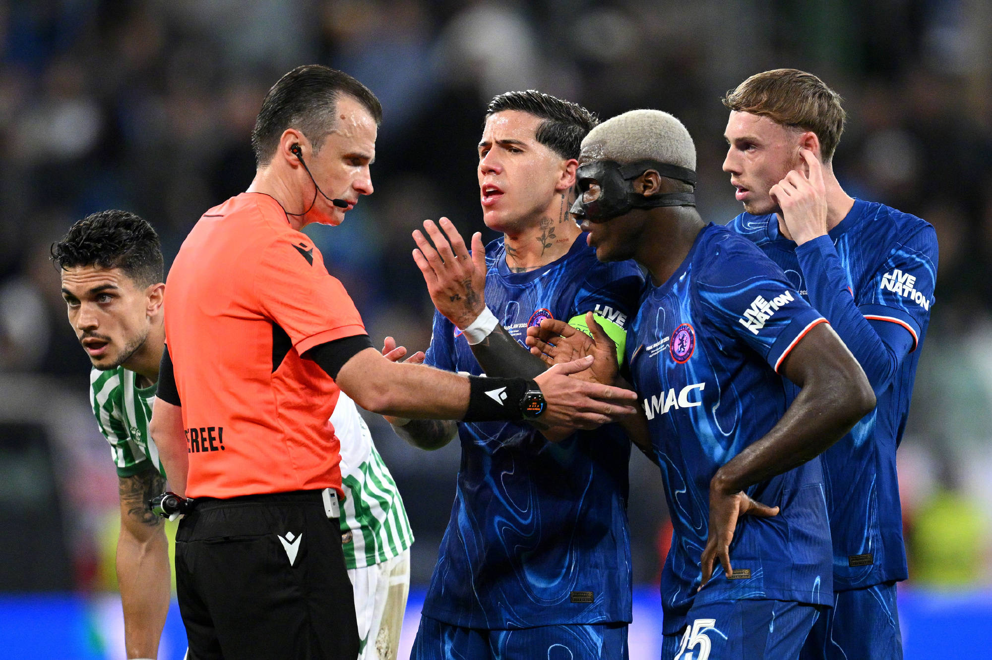 关于切尔西全场压制对手，取得大胜的信息