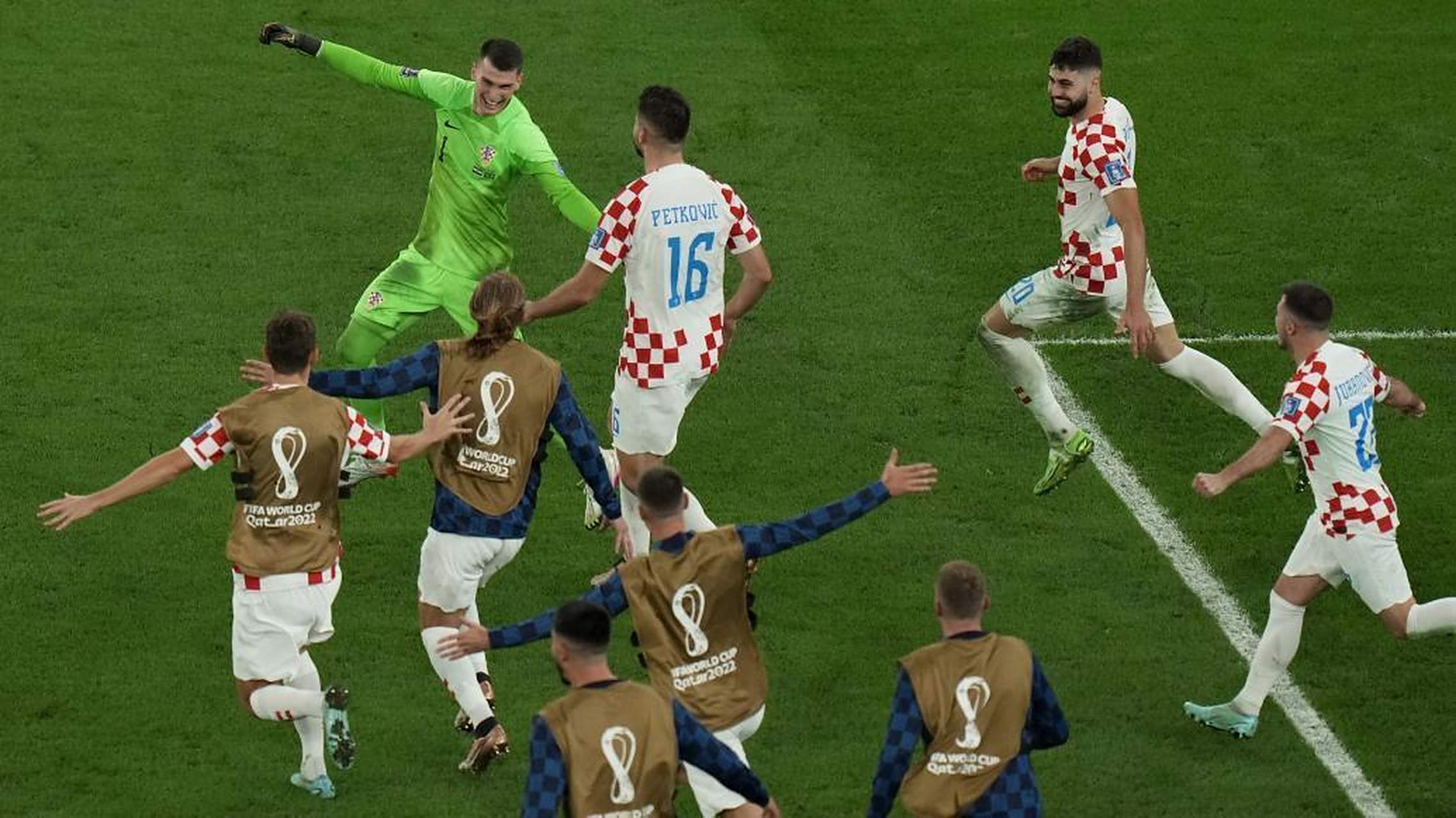 关于西班牙胜过克罗地亚，挺进四强的信息