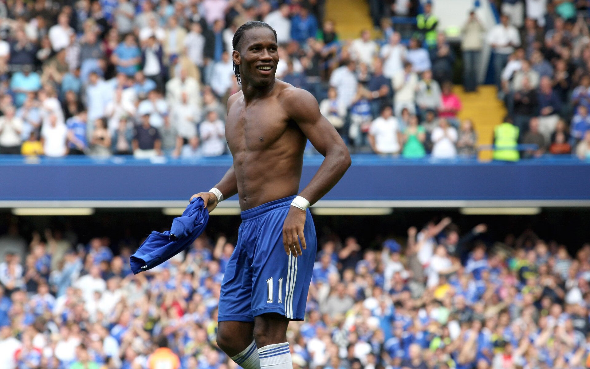 克莱连续得分拉开差距,快船踏平雄鹿